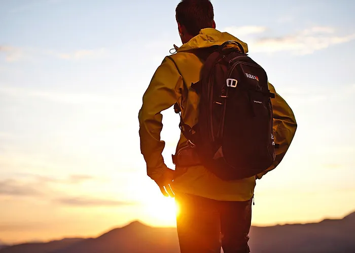 Daire Building, Fügen